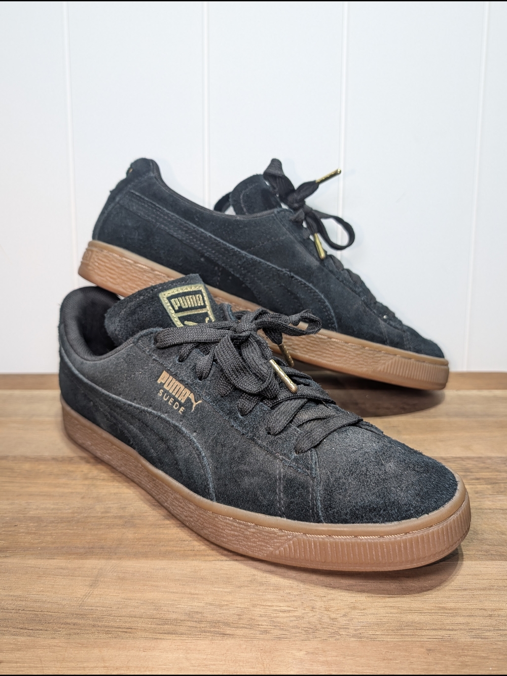 Puma Women's 10 Black Suede Low Sneakers Gum Sole Gold Logo